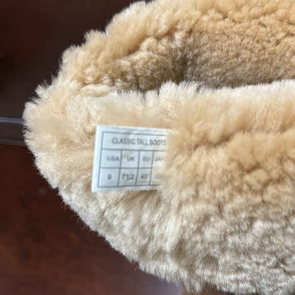 Cozie Steps size 9 chestnut tall genuine sheepskin. - Picture 6 of 8